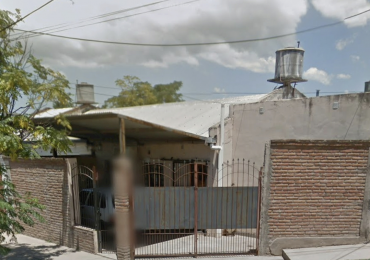 CASA ESQUINA EN CALLE 6 Y 33 EN VILLA MARIANO MORENO