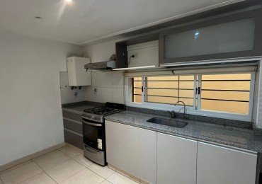 DUPLEX DE TRES DORMITORIOS CON DOS COCHERAS EN COMPLEJO CERRADO SIN EXPENSAS EN YERBA BUENA 