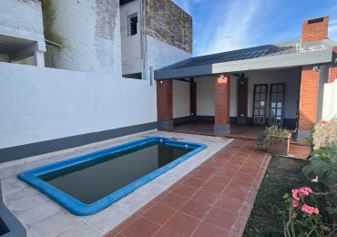 CASA REMODELADA A NUEVO APTA CREDITO HIPOTECARIO EN GODOY CRUZ 391 DE TRES DORMITORIOS CON PILETA Y COCHERA