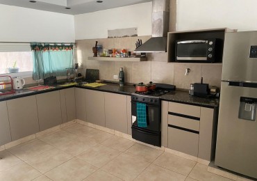 CASA EN TAFI VIEJO DE TRES DORMITORIOS CON PILETA APTA CREDITO EN BARRIO LAS FLORES 