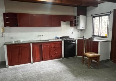 CASA DE DOS DORMITORIOS A UNA CUADRA Y MEDIA DE MATE DE LUNA AL 2700