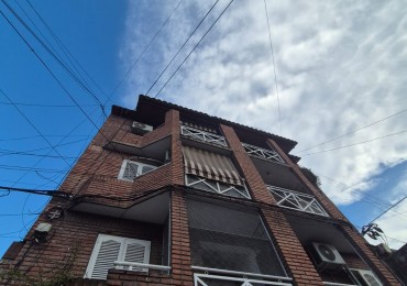 DEPARTAMENTO DE DOS DORMITORIOS APTO CREDITO EN LAS HERAS AL 800 BARRIO SUR
