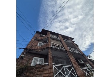 DEPARTAMENTO DE 2 DORMITORIOS EN LAS HERAS 880 APTO CREDITO