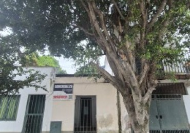 CASA DE TRES DORMITORIOS EN BARRIO ZENON SANTILLAN ALTURA CHILE AL 3100 APTA CREDITO 