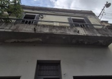 CASA PARA VIVIENDA O COMERCIAL A REMODELAR EN GENERAL PAZ 1400 ENTRE AVENIDA ALEM Y MIGUEL LILLO APTA CREDITO