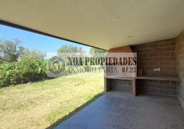 CASA EN UNA PLANTA DE UN DORMITORIO TIPO LOFT CON GALERIA Y ASADOR EN LOTEO PUNTO CARMELA EN VILLA CARMELA